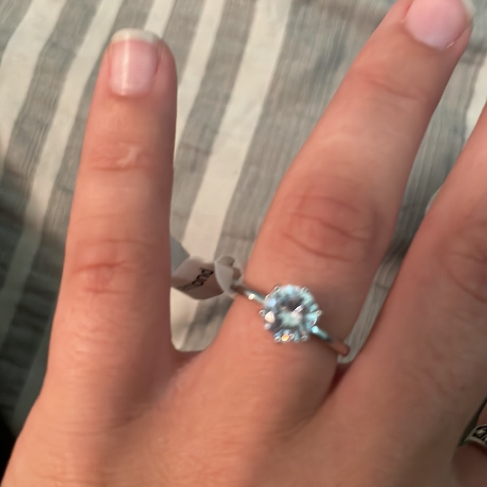A ring - Picture 3 of 4
